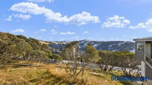 1750 Hotham 4 - Image 1