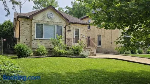 Spacious, Peaceful & Perfectly Located - 4BR,3BA - Image 1