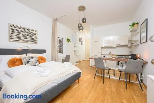 Quiet & Comfortable Studio Apartment in Vienna - Image 1