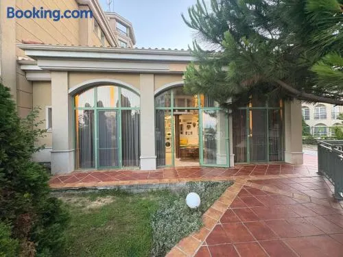 Flores Gardan ART Studio - Image 1