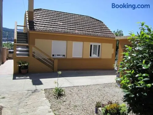 Casita con terreno a 10 minutos del centro de Vigo - Image 1