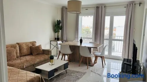 Bel Appartement spacieux T4 avec 2 Parkings privée Gratuit - Image 1