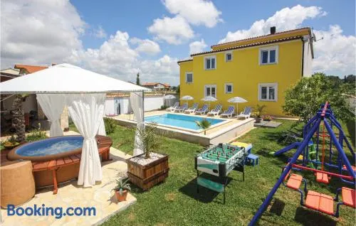 4 Bedroom Beautiful Home In Pula - Image 1