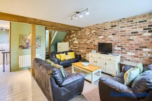 Host & Stay - West Barn - Image 1