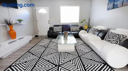 Cozy Morningside House with Fiber Internet - Image 1