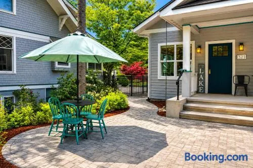 The Parkside Porch House - Image 1