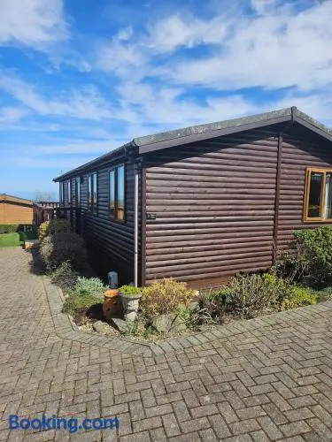 3-Bed Ocean View Lodge - Parking & Terrace - Image 1