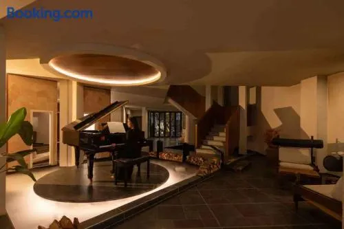 Shangri-La's Three Seasons Resort & Hotel - Image 1