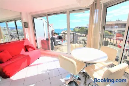 Nice apartment last floor with terrace and clear view on the sea - Image 1