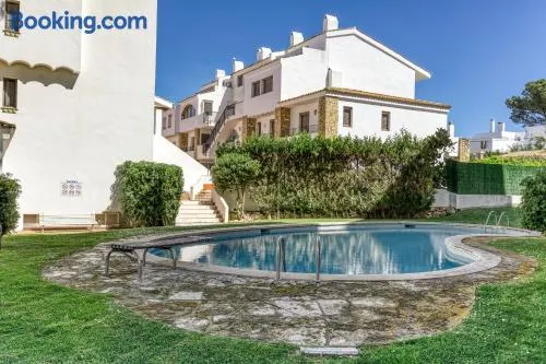 Amarres con Piscina - Image 1