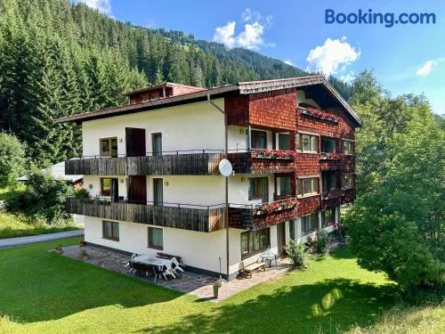 WOLF RETREAT Apartments im Lechtal davor Appartementhaus Michaela - Image 1