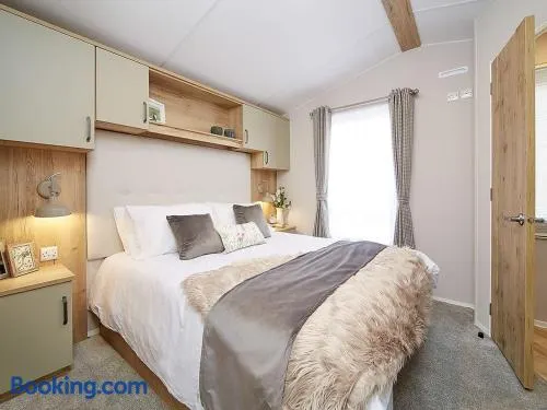 3BR Luxe Coastal Lodge - Sleeps 8- Seabreeze Lodge - Image 1