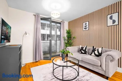 Stylish City Centre Apartment - Balcony & Secure Parking - China Town 29Arc - Image 1