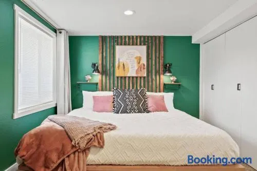City Close Style First Modern Bungalow Vibes - Image 1