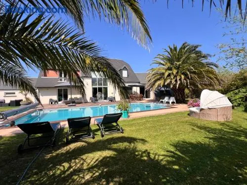 Belle villa bord de mer avec piscine - Image 1