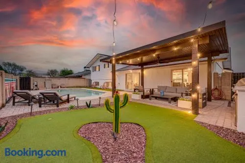 Mulberry Residence, Scottsdale Home with Heated Pool, Sleeps 15, Pet Friendly - Image 1