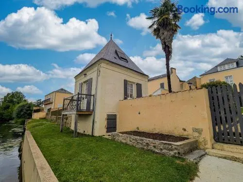 Gîte rénové au bord de la Sarthe, calme et parking privé - FR-1-410-460 - Image 1