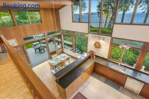 Poulsbo Waterfront Lodge with Game Room Library - Image 1