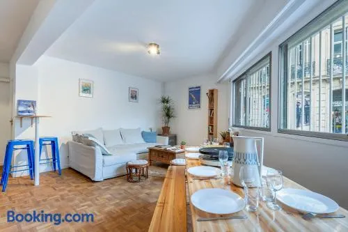 Apartment with 3 bedrooms in Marseille - Image 1
