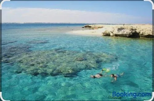 Luxury Studio, pool, Private beach & close to Airport - Image 1