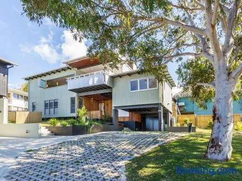 7 Roseby Court - Image 1