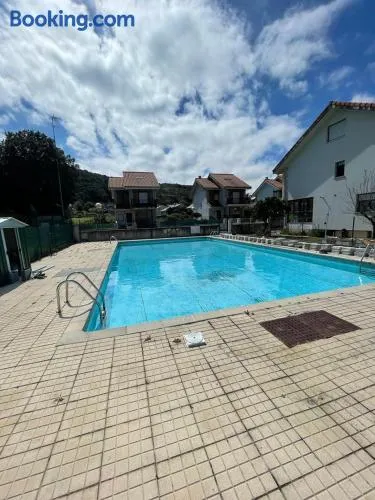 Chalet en urbanización con piscina - Image 1