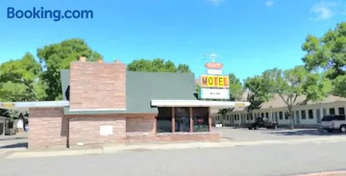 Scott Shady Court Motel - Image 1