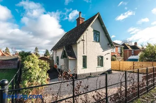 Rectory Cottage near Paultons park & New Forest - Image 1