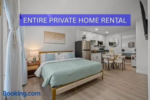 Entire Private Home with 2 King Bed, Ranch-Style, 2 Parking, AC, EVCharger, Available Now - Image 1