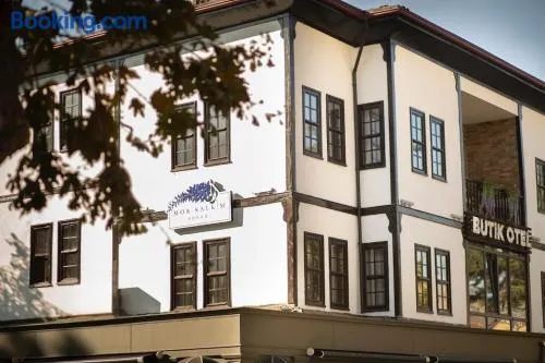 Mor Salkım Konağı - Image 1
