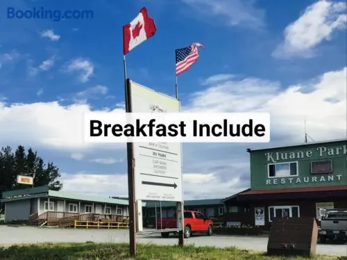 Kluane Park Inn - Image 1