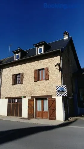 Maison au cœur d'un petit village - Image 1