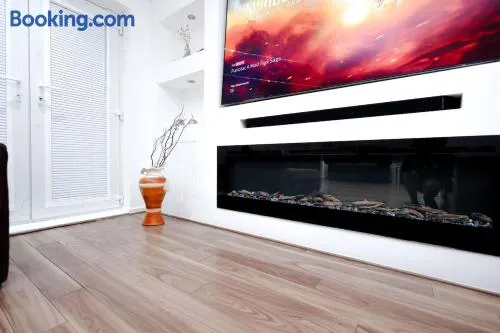 Cozy Place in Salford, Sleeps 8, 4 Bedroom, 5 Beds - Image 1
