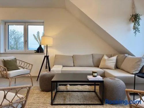 KUELhome - Moderne Wohnung mit Küche & Parkplatz Ausblick auf den bayerischen Wald - Image 1