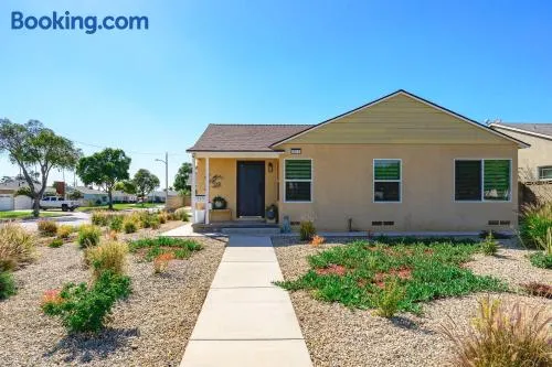 Modern New 3B Home Fully Stocked & Cozy & Sunlight - Image 1