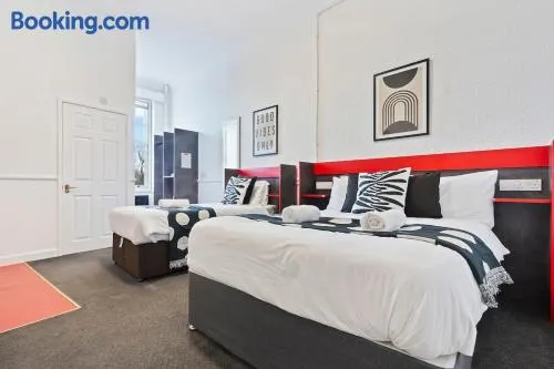 Central Dudley Stay-Sleeps 3, Kitchen&Free Parking - Image 1