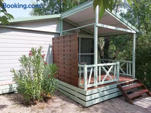 Chalet avec terrasse et piscine chauffée - Image 1