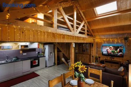 Spacious Cabin EVCharger and free Parking near Cambridge - Image 1