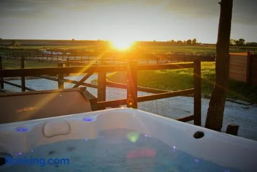 Clover Lodge - Image 1