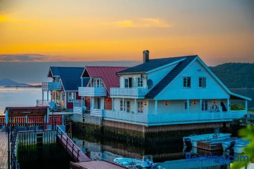 Vár Seaside Cabin - Image 1