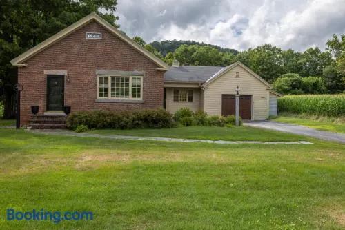 The Featherbed Guesthouse - Your Gathering Place - Image 1
