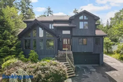 Blue Mountain Getaway! - Image 1