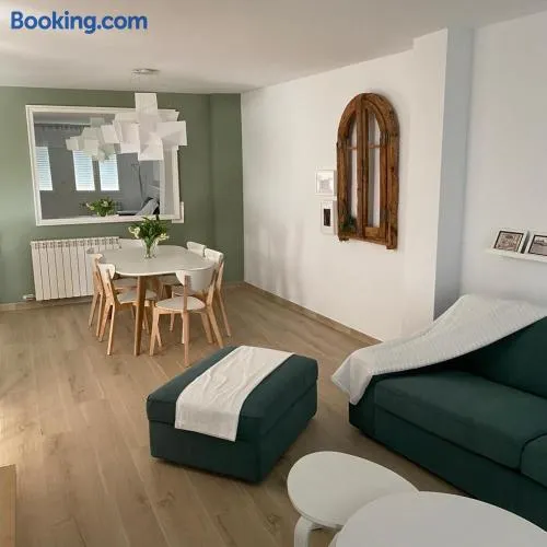Apartamento completamente reformado en el casco antiguo con vistas al rio - Image 1
