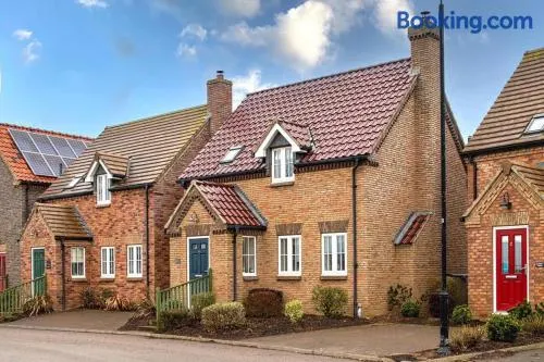 Sunkissed Cottage - Image 1