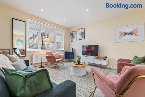 Contractor Base, 3BR, Free Parking, Fast Wi-Fi - Image 1