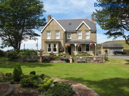 Gwrach Ynys Country Guest House - Image 1