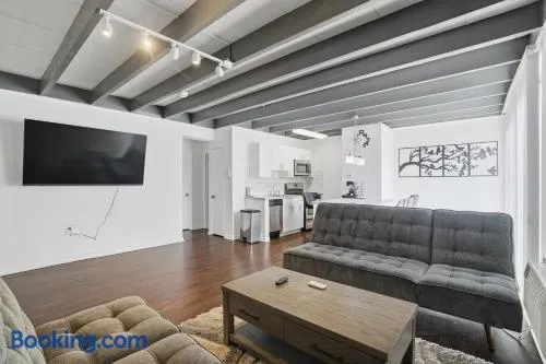 Quiet Flat near Philly - Image 1