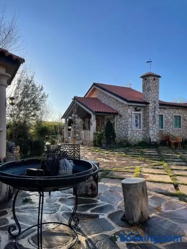 A Green Garden Getaway - Image 1