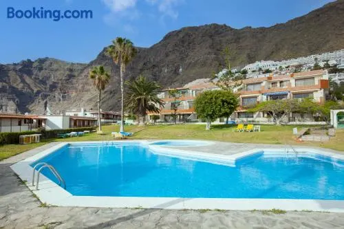 GIGANTES Oasis Deluxe by Sunkeyrents - Image 1