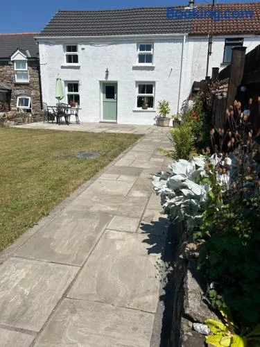 Owl Cottage - sleeps 5 near Brecon Beacons, Zip World, Bike Park Wales - Image 1